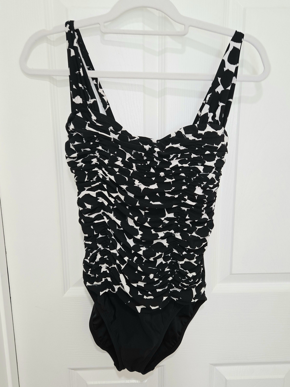 Aqua Green Women's Shirred One Piece Underwire Swimsuit Black/White Medium